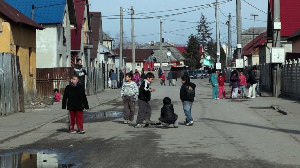 Epidémiou syfilisu je postihnutá najmä trebišovská rómska osada.