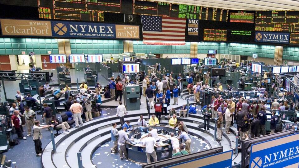 najväèšia komoditná burza NYMEX newyorskí makléri ropa cena nárast maximum cenový rekord svetové komoditné burzy trh predaj palivá energie dodávky financie termínované obchody ceny
