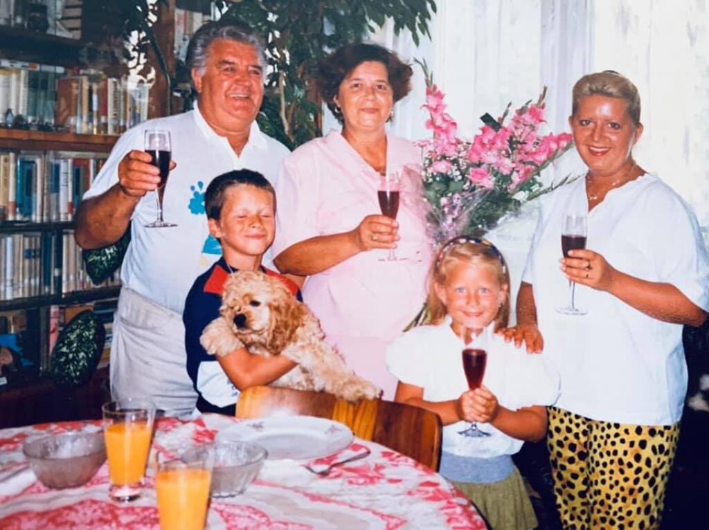 Fotka z rodinného archívu so synom Dušanom ml. a dcérou Sašou.