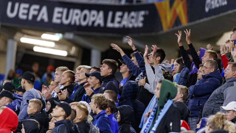 Na snímke detskí fanúšikovia počas zápasu K skupiny Európskej futbalovej Ligy UEFA medzi ŠK Slovan Bratislava a Besiktas JK.