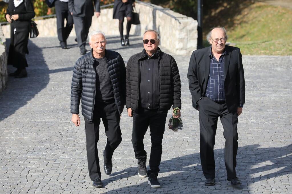 Legendárnemu basketbalistovi Stanislavovi Kropilákovi dali posledné zbohom v bratislavskom krematóriu. Nechýbali legendy bratislavského Interu Jozef Barmoš a Ladislav Hudec.