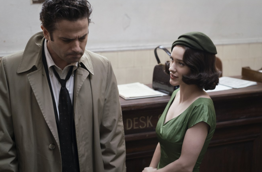 Luke Kirby a Rachel Brosnahan v seriáli Úžasná pani Maiselová (The Marvelous Mrs. Maisel).