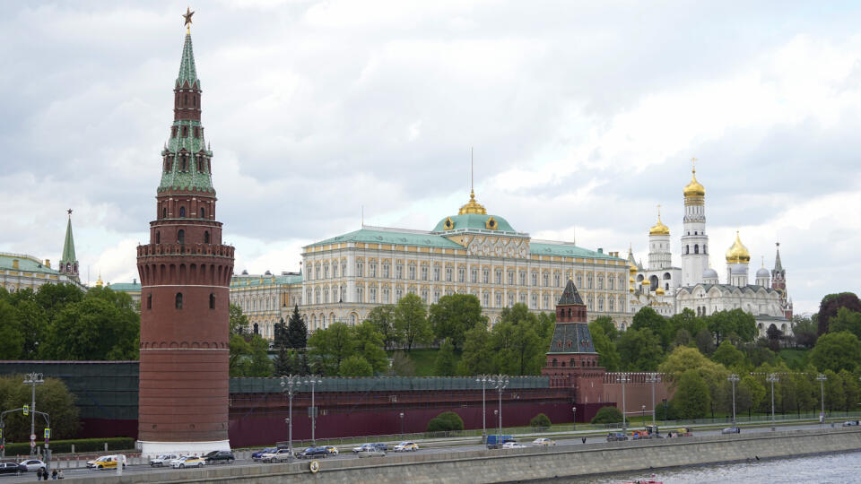 KK15 Moskva - Na snímke pohľad na moskovský Kremeľ 3. mája 2023. Ukrajina v stredu oznámila, že nemá nič spoločné s údajným útokom dronov na Kremeľ, ktorý Moskva označila za pokus o zabitie ruského prezidenta Vladimira Putina. FOTO TASR/AP
A view of the Moscow Kremlin in Moscow, Russia, Wednesday, May 3, 2023. Russian authorities have accused Ukraine of attempting to attack the Kremlin with two drones overnight. The Kremlin on Wednesday decried the alleged attack attempt as a