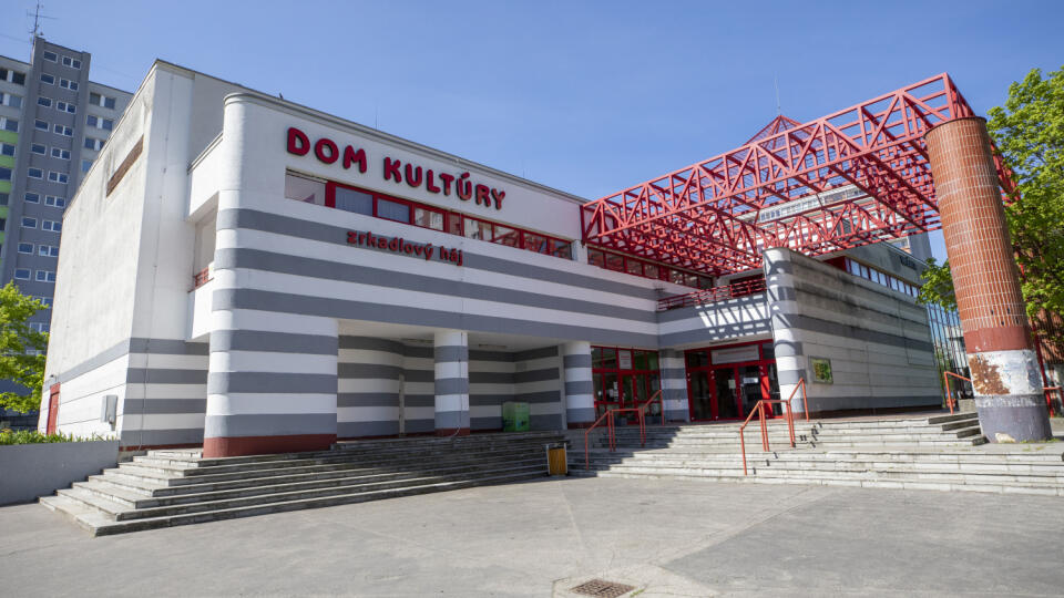 Dom kulúry Zrkadlový Háj pred rekonštrukciou