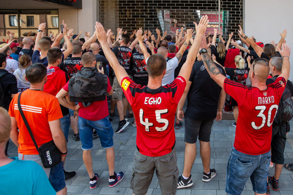 Fanúšikovia FC Spartak Trnava zorganizovali “Pochod za slobodu”. Fanúšikovia vyjadrujú odpor proti obmedzeniam na športových podujatiach.