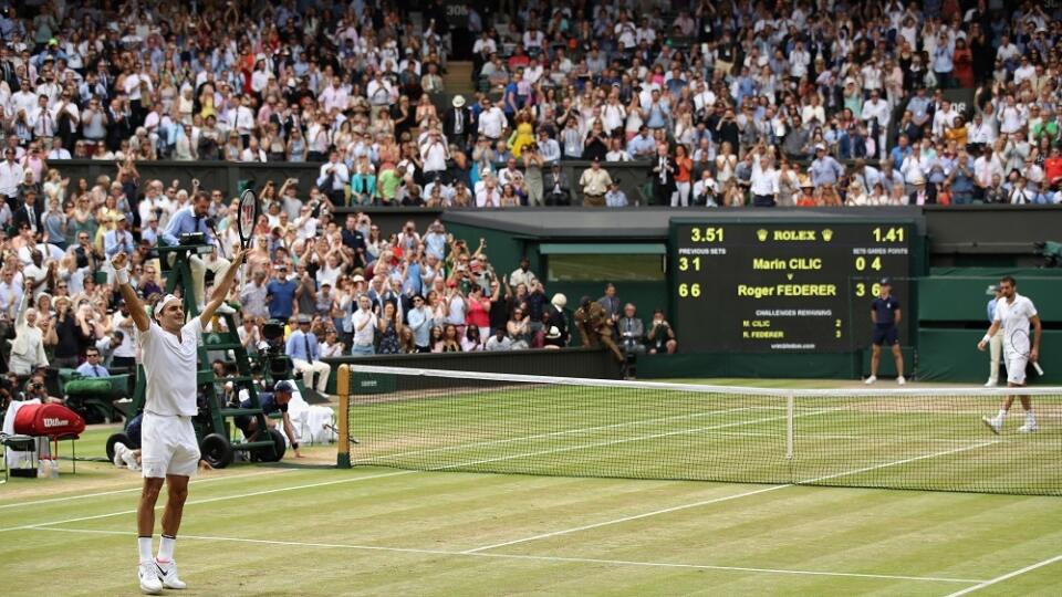 LONDON, ENGLAND - JULY 16: Roger Federer of Switzerland celebrates victory after the Gentlemen's Singles final against Marin Cilic of Croatia on day thirteen of the Wimbledon Lawn Tennis Championships at the All England Lawn Tennis and Croquet Club at Wimbledon on July 16, 2017 in London, England. (Photo by Julian Finney/Getty Images)