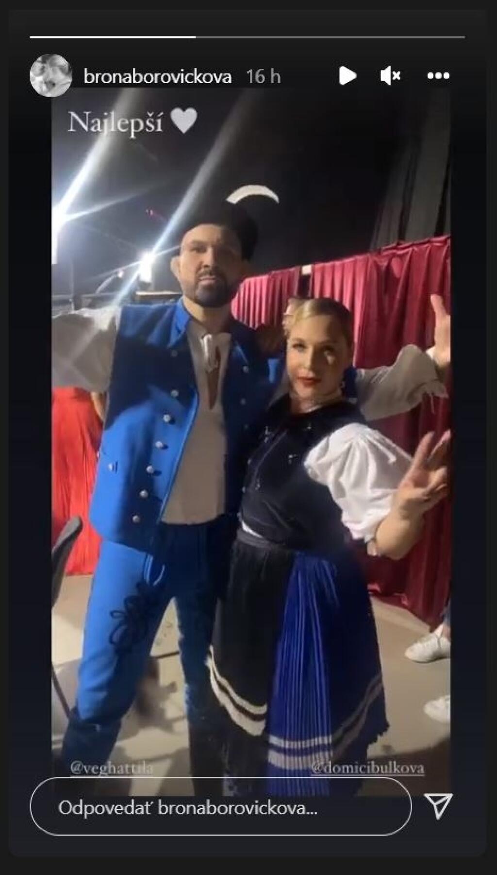 Dominika Cibulková a Attila Végh vo folklórnom kole.