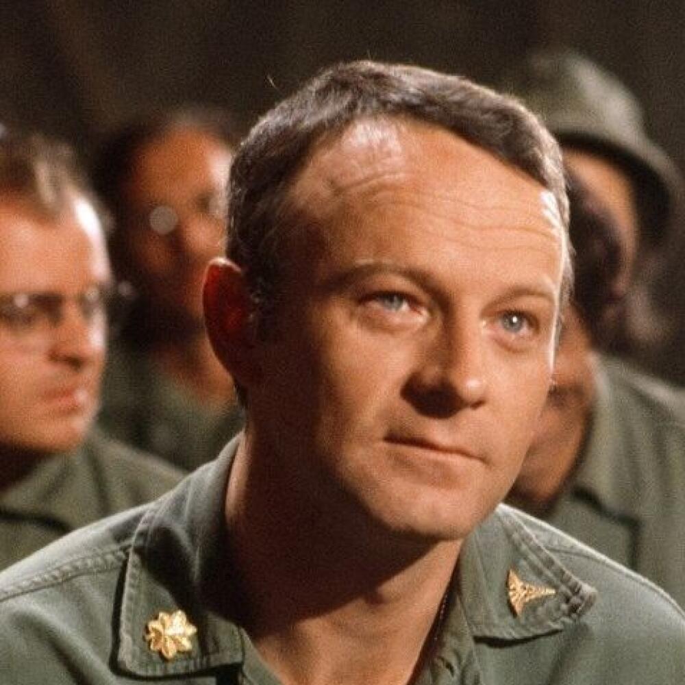 Larry Linville ako Frank Burns