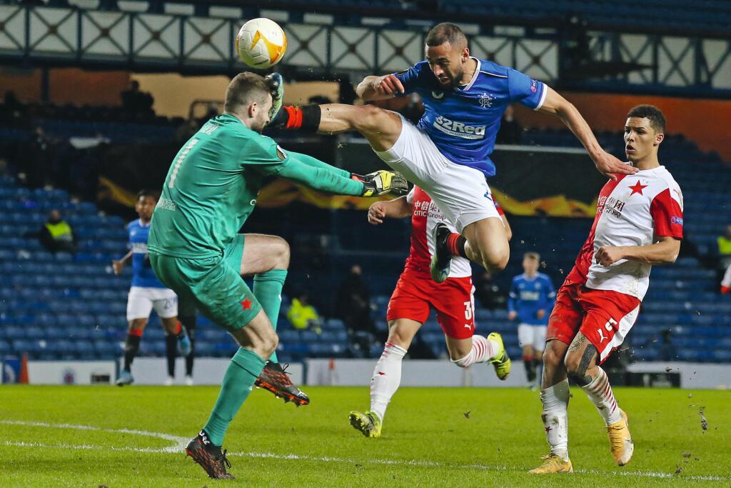 LIKVIDAČNÝ ZÁKROK Hráčovi Glasgow Rangers hrozí za napadnutie 5-zápasový dištanc. Slavista Kúdela by za údajný rasizmus mohol dostať stopku až na desať zápasov.