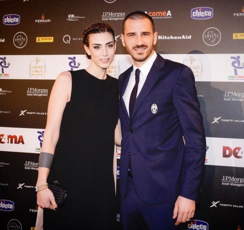 Krásnou manželkou Martinou sa môže pochváliť aj stopér Leonardo Bonucci.
