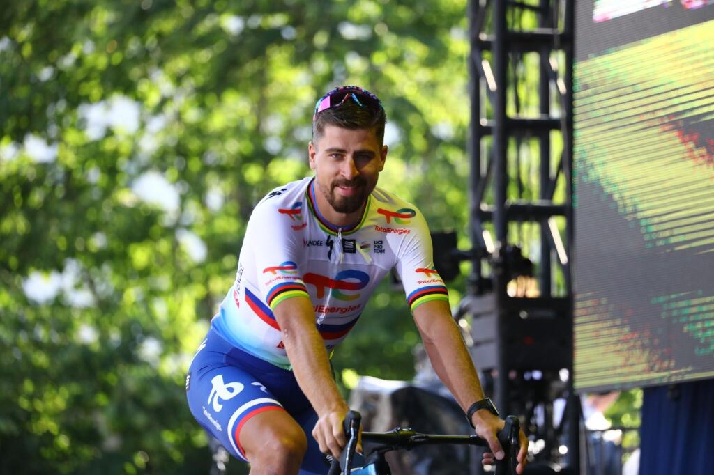 Sagan sa dočkal vrelého prijatia od tisícok priaznivcov.Sagan sa dočkal vrelého prijatia od tisícok priaznivcov.