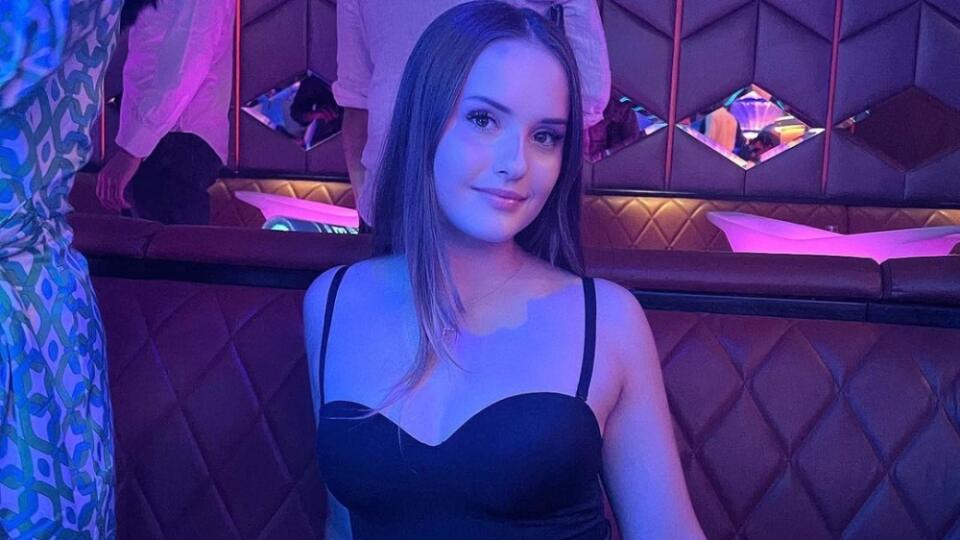 Davina si rada užíva aj nočný život. Fanúšikom sa pochválila aj sexi outfitom a plným dekoltom.