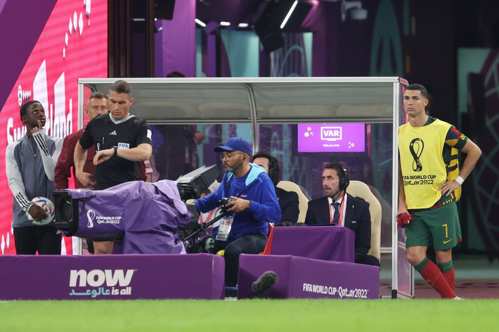 Ronaldo sa v osemfinále MS nezmestil do základnej zostavy Portugalska. Proti Švajčiarsku začal na lavičke náhradníkov.