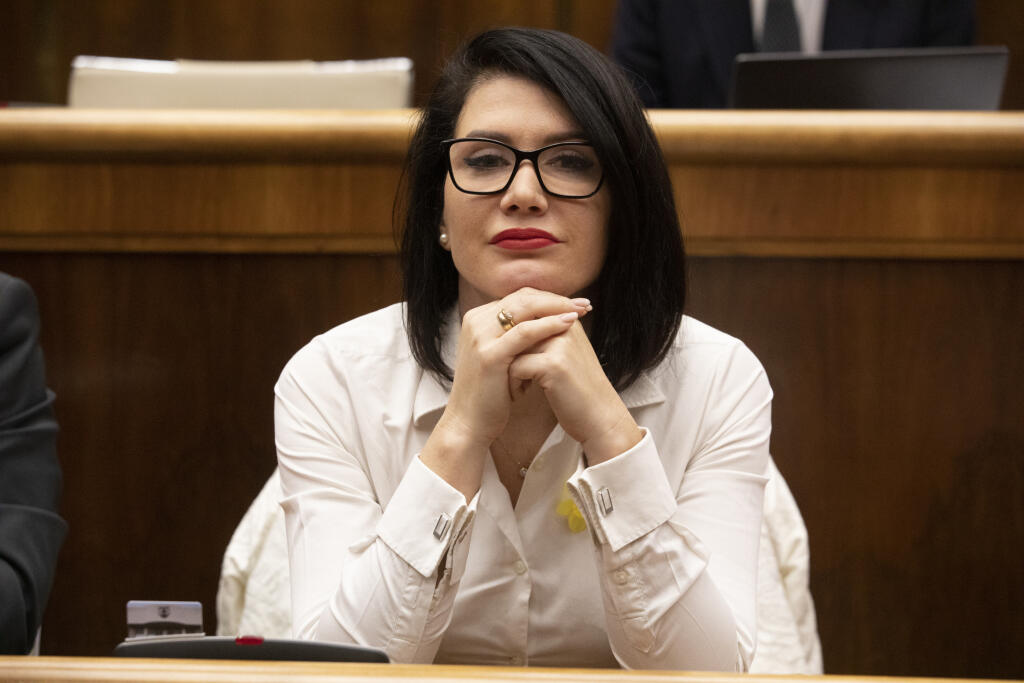 64. schôdza NRSR.6. odvolávanie ministra vnútra Romana Mikulca.
Na snímke Jana Bitó Cigániková.