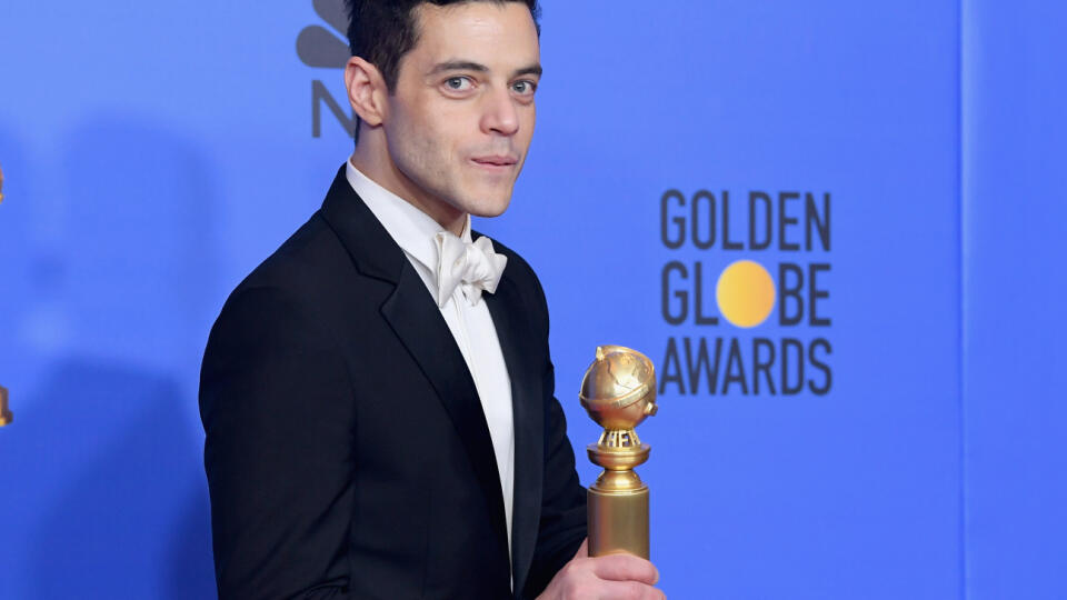Rami Malek získa prestížne ocenenie za najlepšie herecké stvárnenie vo filme Bohemian Rhapsody. V životopisnej dráme si zahral zosnulého frontmana skupiny Queen Freddieho Mercuryho.