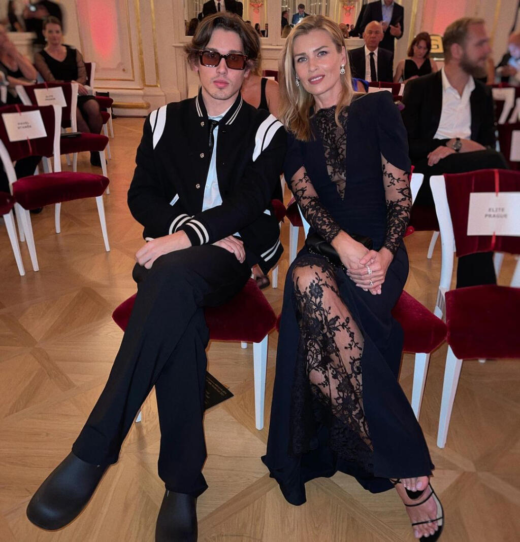Peštová sa nahodila do gala so synom Yannickom.