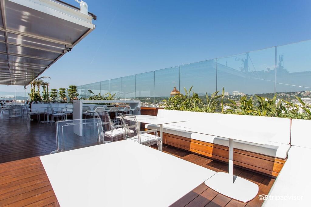 Reštaurácia a bar na streche MiM Hotela patria medzi najluxusnejšie v mestečku Sitges.