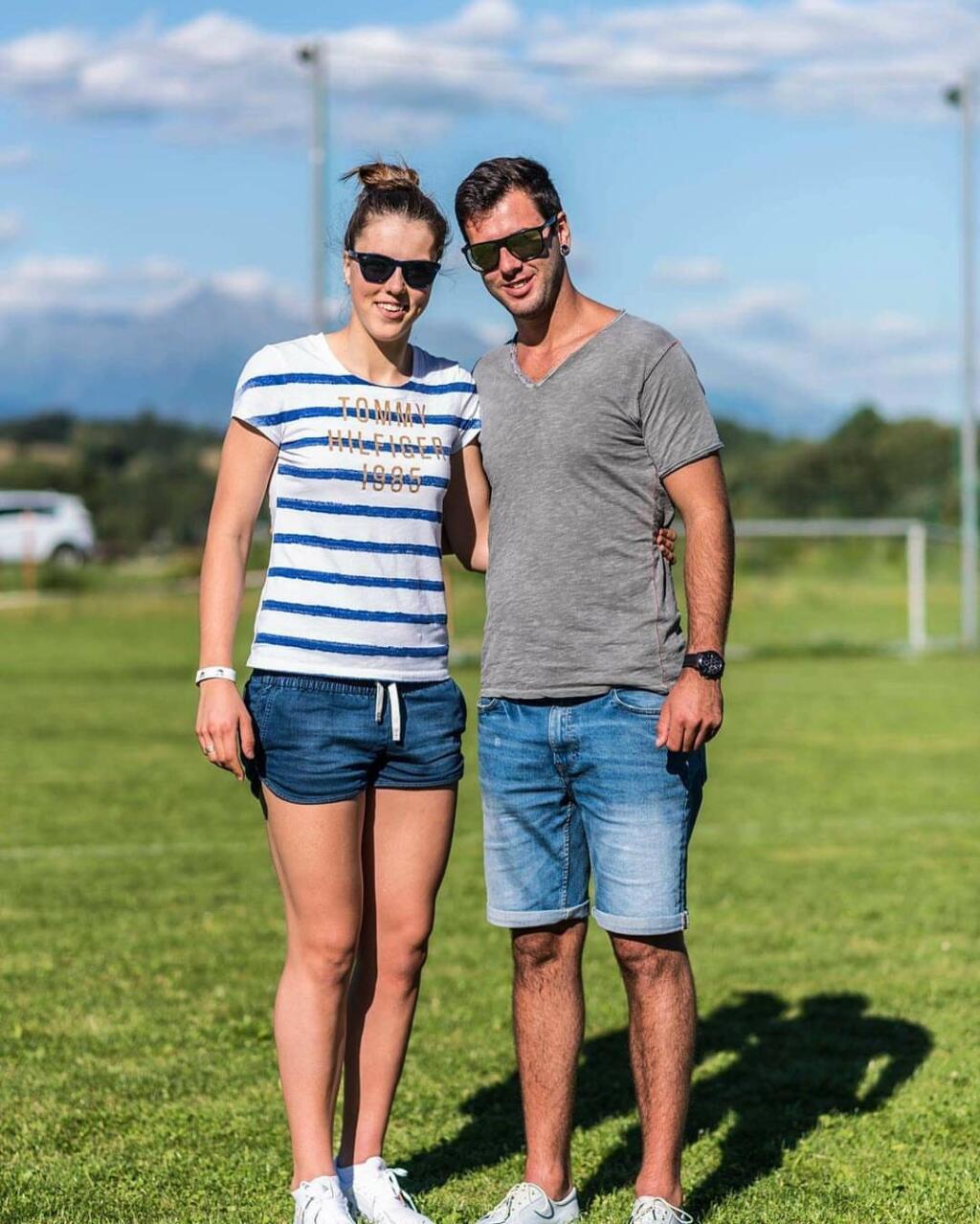 Aj v takomto outfite sa cíti Petra pohodlne.