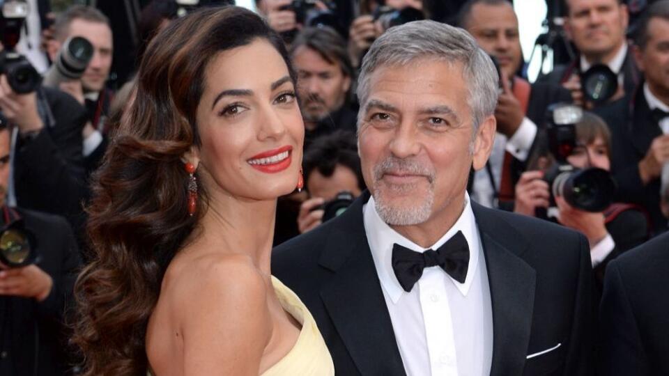 Herec George Clooney s manželkou Amal Alamuddinovou