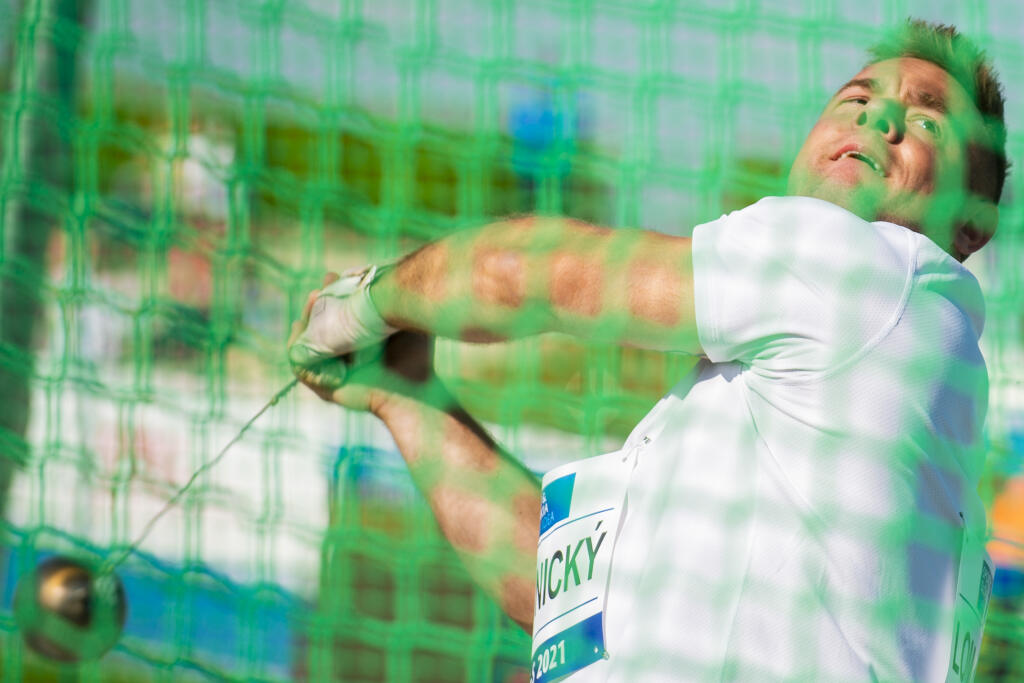 Na snímke slovenský kladivár Marcel Lomnický v súťaži na atletickom mítingu P-T-S v Šamoríne 2. júna 2021. FOTO TASR - Jakub Kotian