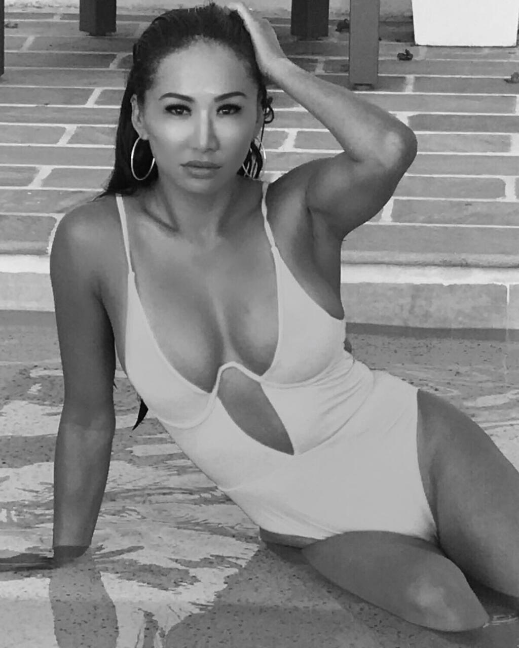 Wrestlerka Gail Kim rada ukazuje svoje vyšportované telo.