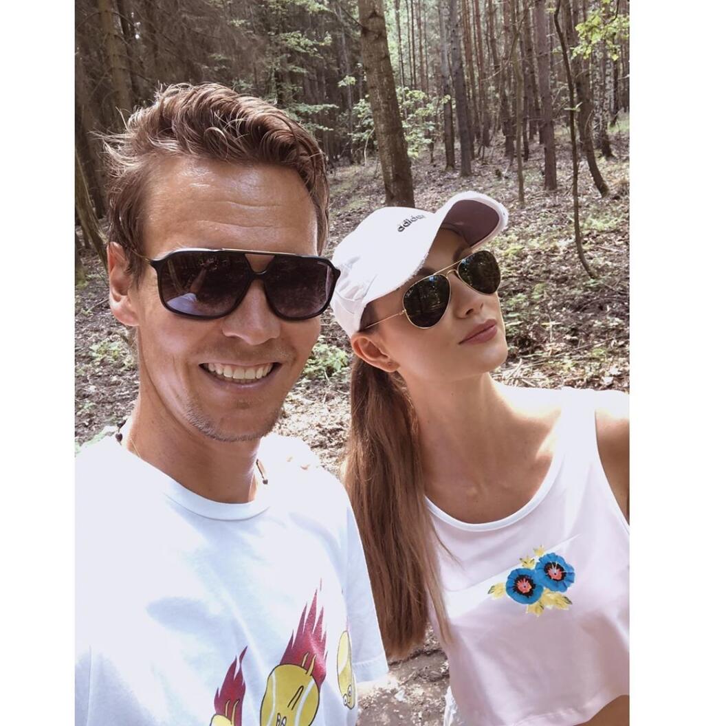 Ester Berdychová – manželka Tomáša Berdycha - Krásna česká modelka sa objavila na obálkach magazínov po celom svete. S Berdychom sa stretla pred 14 rokmi, ale zasnúbili sa pred piatimi a zobrali o rok neskôr v Monaku.