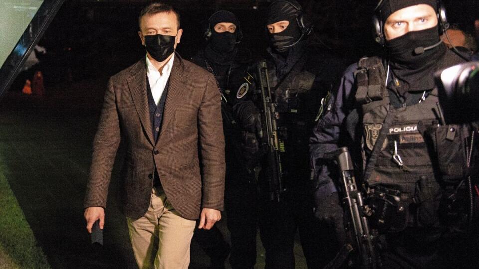 ZADRŽANÝ HAŠČÁK
Vyšetrovateľ mu kladie za vinu, že kúpil nahrávku
Gorily a platbu maskoval za fiktívne úkony.