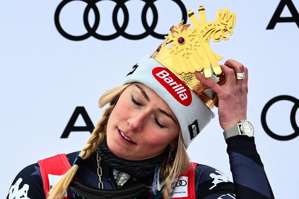 Shiffrinová neskrývala na stupňoch pre víťazov radosť.