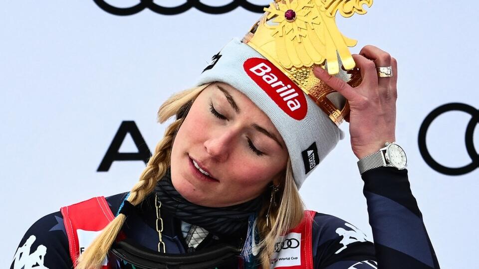 Shiffrinová neskrývala na stupňoch pre víťazov radosť.