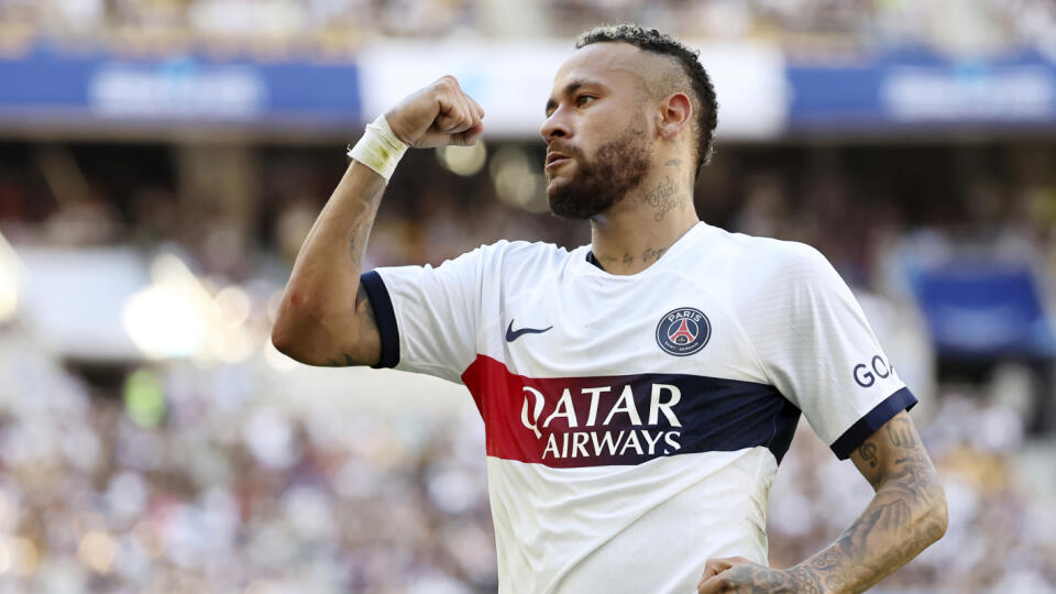 KK31 Pusan - Futbalista Neymar z Paríža St. Germain sa teší z gólu počas prípravného zápasu proti Jeonbuku Motors 3. augusta 2023 v juhokórejskom Pusane. FOTO TASR/AP
PSG's Neymar celebrates after scoring the first goal during a friendly soccer match against Jeonbuk Hyundai Motors in Busan, South Korea, Thursday, Aug. 3, 2023. (Yoon Dong-jin/Yonhap via AP)