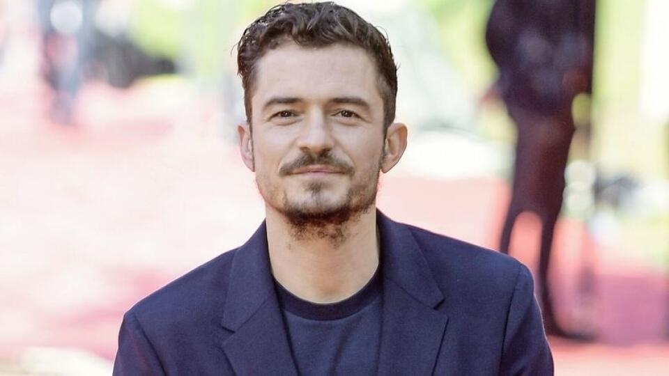 Orlando Bloom (42) veľký podporovateľ ekológie a vyznávač budhizmu je zaručene jedným z najväčších fešákov Hollywoodu.