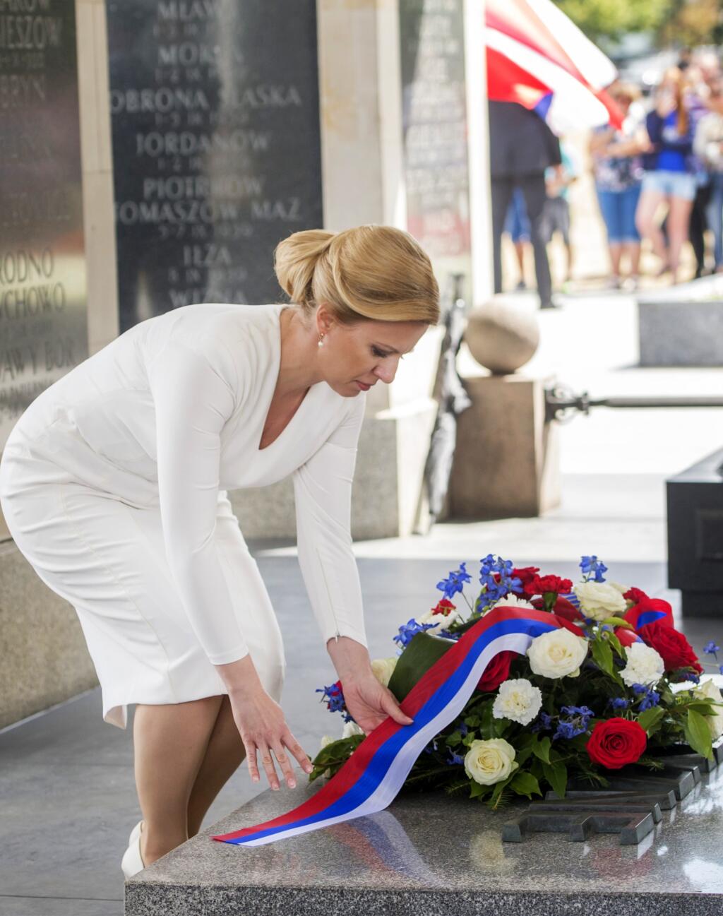 Slovenská prezidentka Zuzana Čaputová položila veniec k Hrobu neznámeho vojaka na Námestí Józefa Pilsudského 15. júla 2019 vo Varšave. FOTO TASR - Martin Baumann
