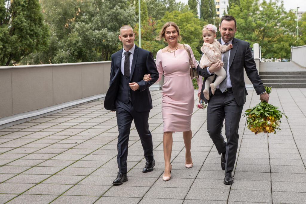 V petržalskom Technopole v sobotu 18.9.2021 uzavreli manželstvo syn Moniky Beňovej Martin a jeho nevesta Grétka.