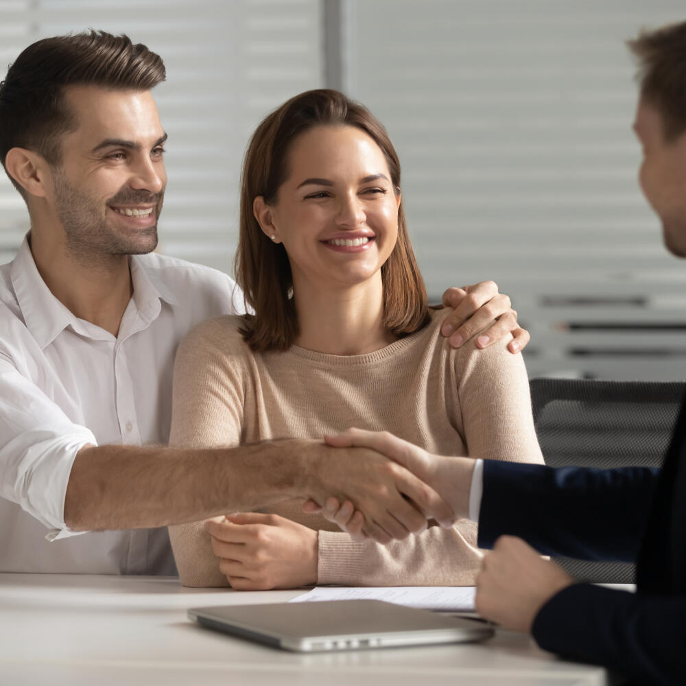 Happy,Young,Couple,Handshake,Lawyer,Insurer,Broker,Make,Financial,Business