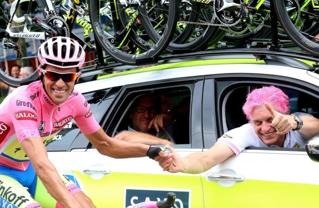 Tiňkov počas pôsobenia v cyklistike urobil viaceré šialené veci. Napríklad si nechal odfarbiť vlasy na ružovo.