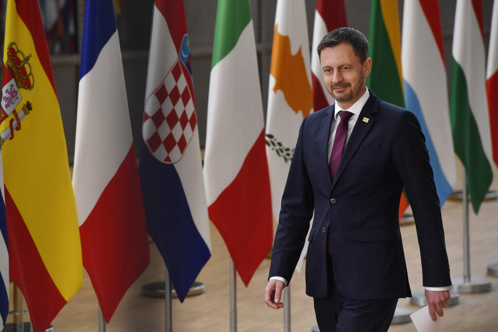 Na snímke predseda vlády SR Eduard Heger (OĽaNO). Vlani predstavoval Plán obnovy a odolnosti SR, dnes sa borí s vysokou infláciou Slovákov. FOTO TASR