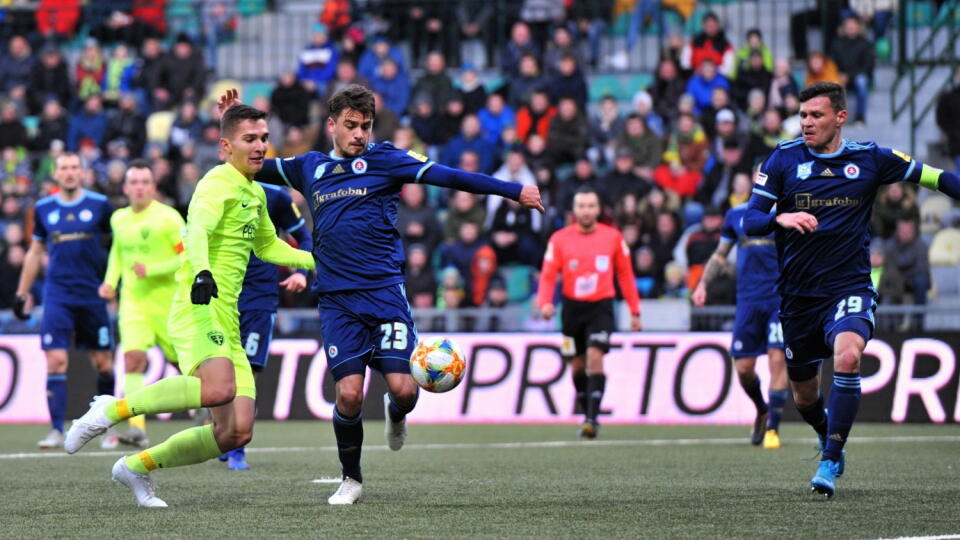 Futbalisti MŠK Žilina remizovali v nedeľu pod Dubňom s majstrovským Slovanom Bratislava 0:0 v 17. kole Fortuna ligy.