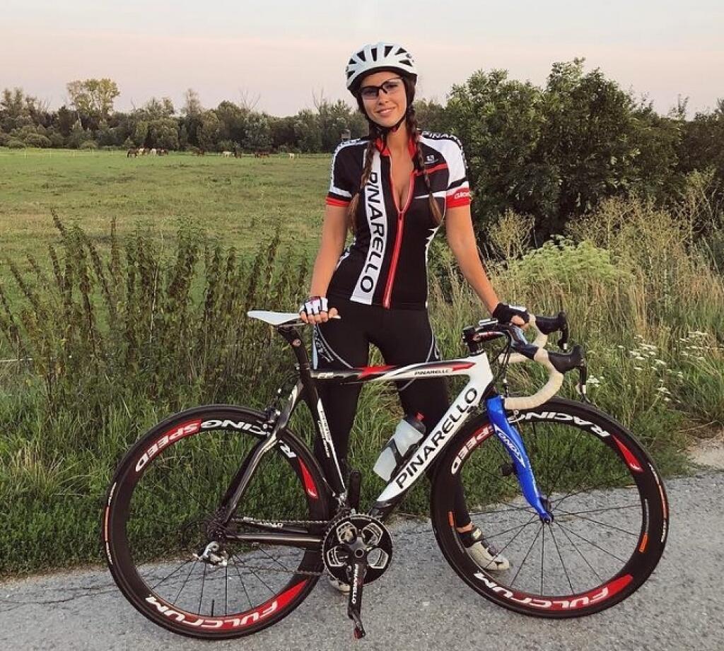 Najsexi cyklistka na svete? Podľa mnohých Lucia Javorčeková.
