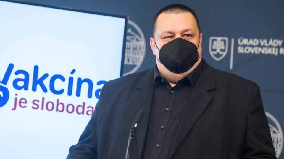 Na snímke hlavný hygienik SR Ján Mikas počas tlačovej konferencie po 4. rokovaní vlády SR 21. apríla 2021 v Bratislave. FOTO TASR - Martin Baumann