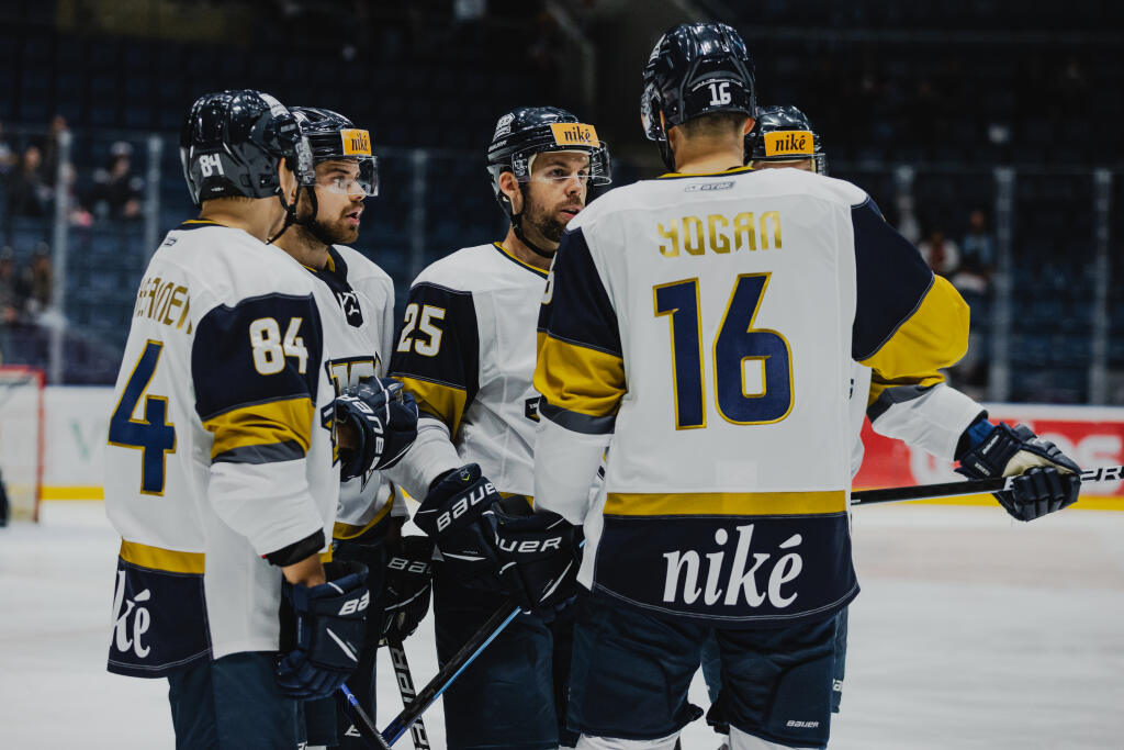 Na snímke Wiliam Rapuzzi (Slovan) počas zápasu 1.kola Tipos Extraligy 2021/2022 medzi HC Slovan Bratislava a HK Dukla Trenčín.