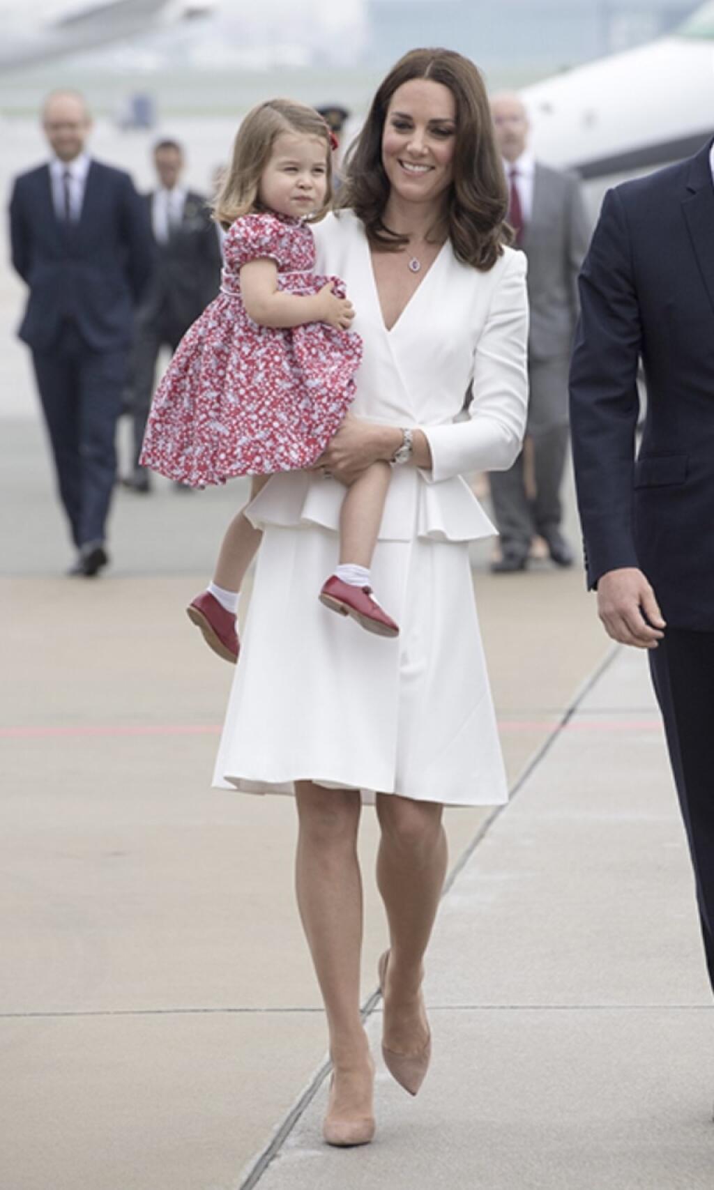 Kate Middleton v šatách Alexander McQueen za 2800 eur