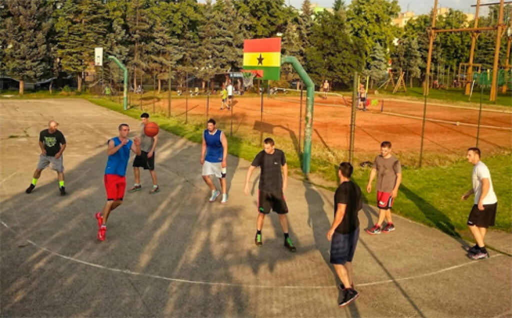 Už sa môže hrať aj streetball.