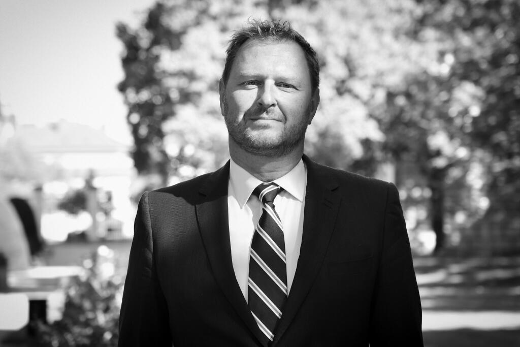 Dürr v českej diplomacii pôsobil 12 rokov, veľvyslancom v Poľsku bol od decembra 2021. Predtým pracoval ako stály predstaviteľ ČR pri EÚ, bol tiež veľvyslancom v COREPER I (Výbor stálych predstaviteľov EÚ).