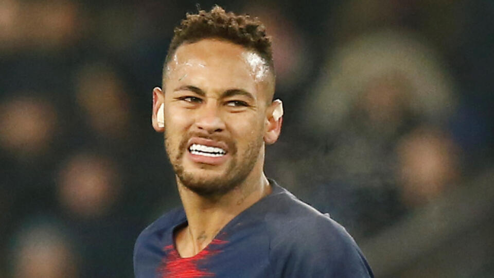 Brazílsky futbalista Neymar čelí podozreniu zo sexuálneho útoku na ženu.