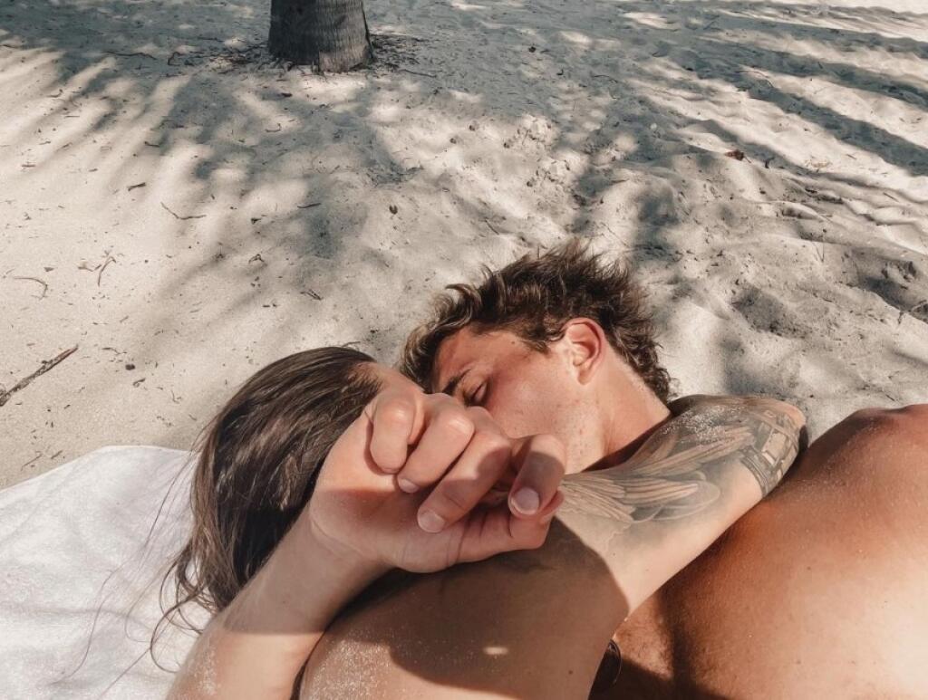 Touto fotografiou z pláže Thomallová prezradila, že randí so Zverevom.