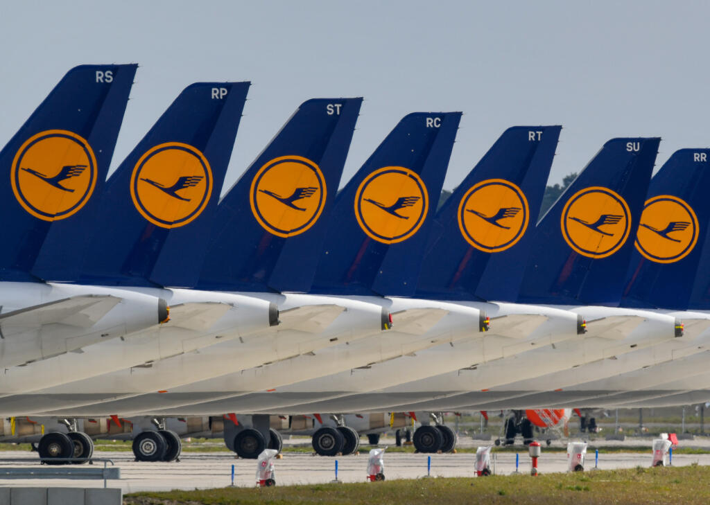 WA 38 archív Berlín - Na archívnej snímke z 2. apríla 2020 lietadla spoločnosti Lufthansa na berlínskom letisku Schönefeld. Nemecká letecká spoločnosť Lufthansa obdržala prvú časť štátnej podpory, ktorá má firme pomôcť prekonať koronakrízu. Štátna banka KfW aerolinkám poskytla miliardu eur z dohodnutého trojmiliardového úveru. FOTO TASR/DPA 


ARCHIV - 02.04.2020, Brandenburg, Schönefeld: Flugzeuge der Fluggesellschaft Lufthansa stehen auf dem Areal des Hauptstadtflughafens Berlin-Brandenburg (B