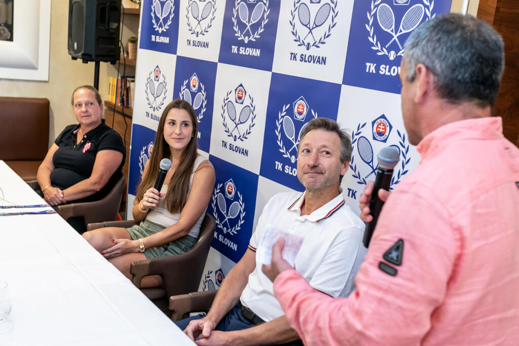 Na snímke je švajčiarska tenistka Belinda Benčič počas tlačovej konferencie na TK Slovan Bratislava.