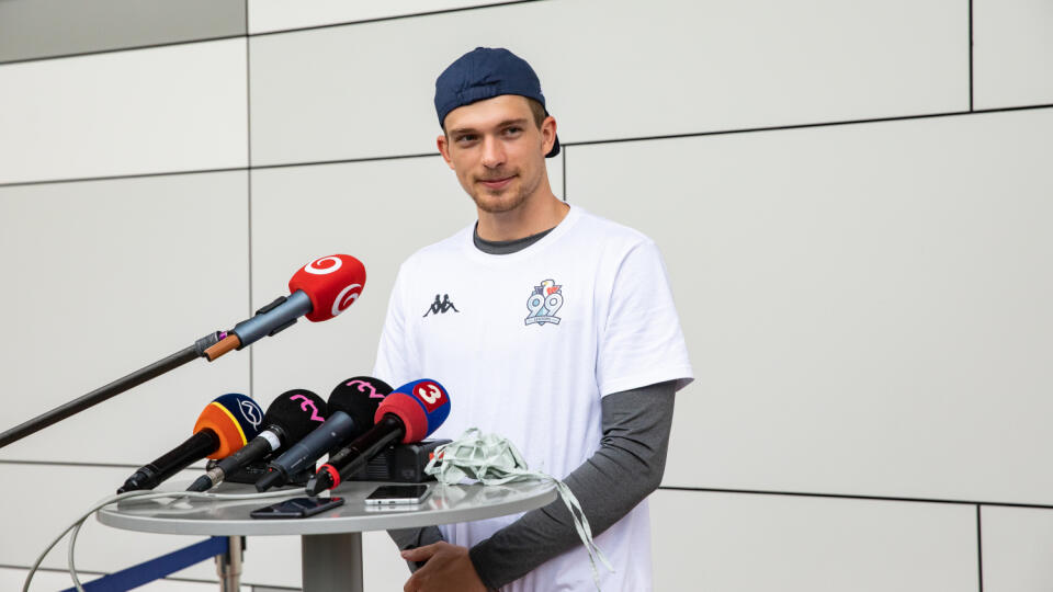 Začiatok prípravy na novú sezónu. Tlačová konferencia hokejového klubu Slovan. Na snímke je hráč Slovanu Marián Studenič.