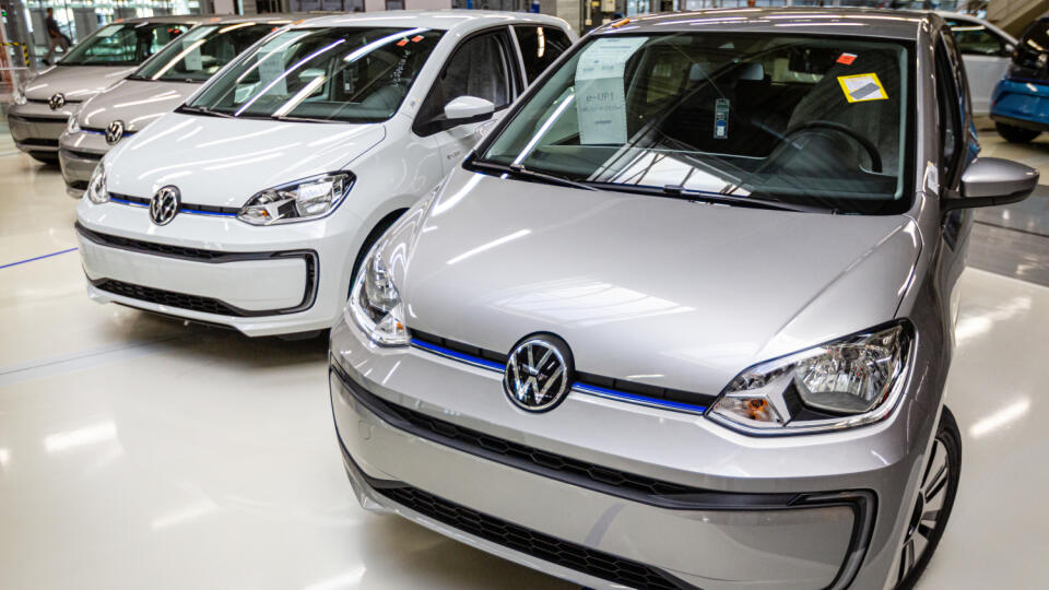 Na snímke výroba elektrických vozidiel
New Small Family: Volkswagen e-up!,
ŠKODA CITIGOe
iV a SEAT Mii electric vo fabrike Volkswagen Slovakia v bratislavskej Devínskej Novej Vsi.