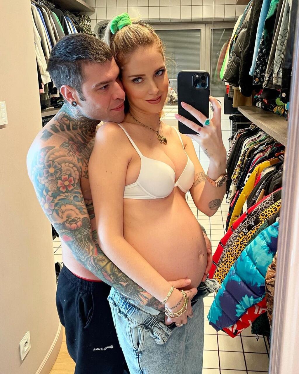 To, že sa jej rodina rozrastie o ďalšieho člena, vyzradila na svojom instagramovom profile, kde ju sleduje takmer 30 miliónov fanúšikov.